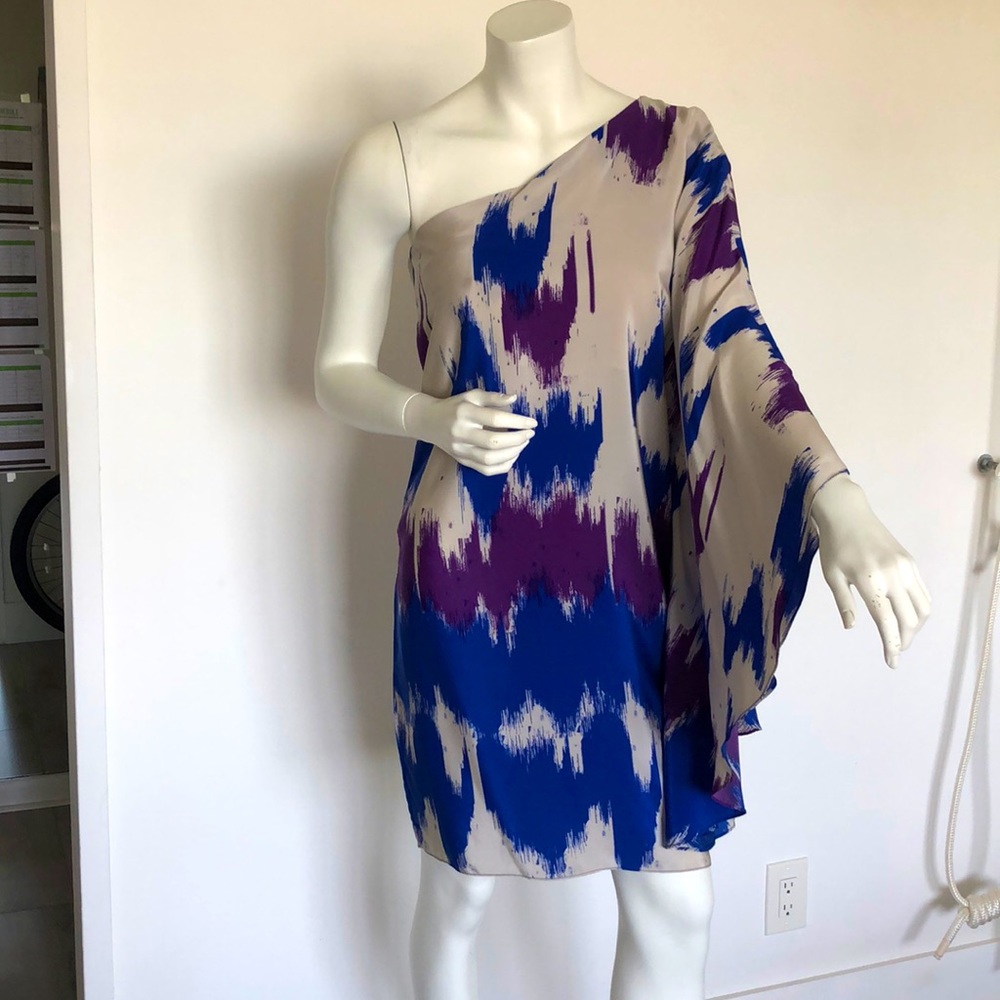 Seasatin silk crepe dress one shoulder, batwing sleeve, printed, size S